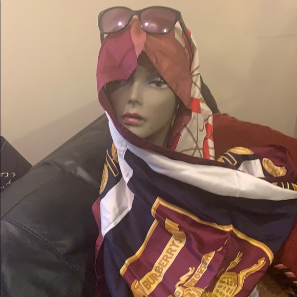 Burberry Scarf /Wrap - Picture 1 of 10